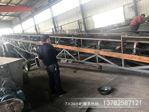 移動(dòng)皮帶機(jī)選擇什么樣的張緊裝置好用！