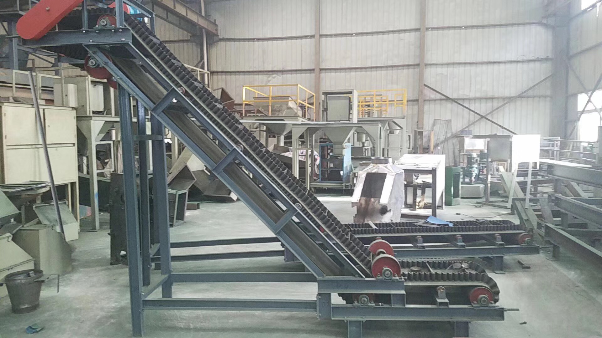 大傾角波狀擋邊帶式輸送機的結構、安裝和調整(大傾角波狀擋邊輸送機 標準)