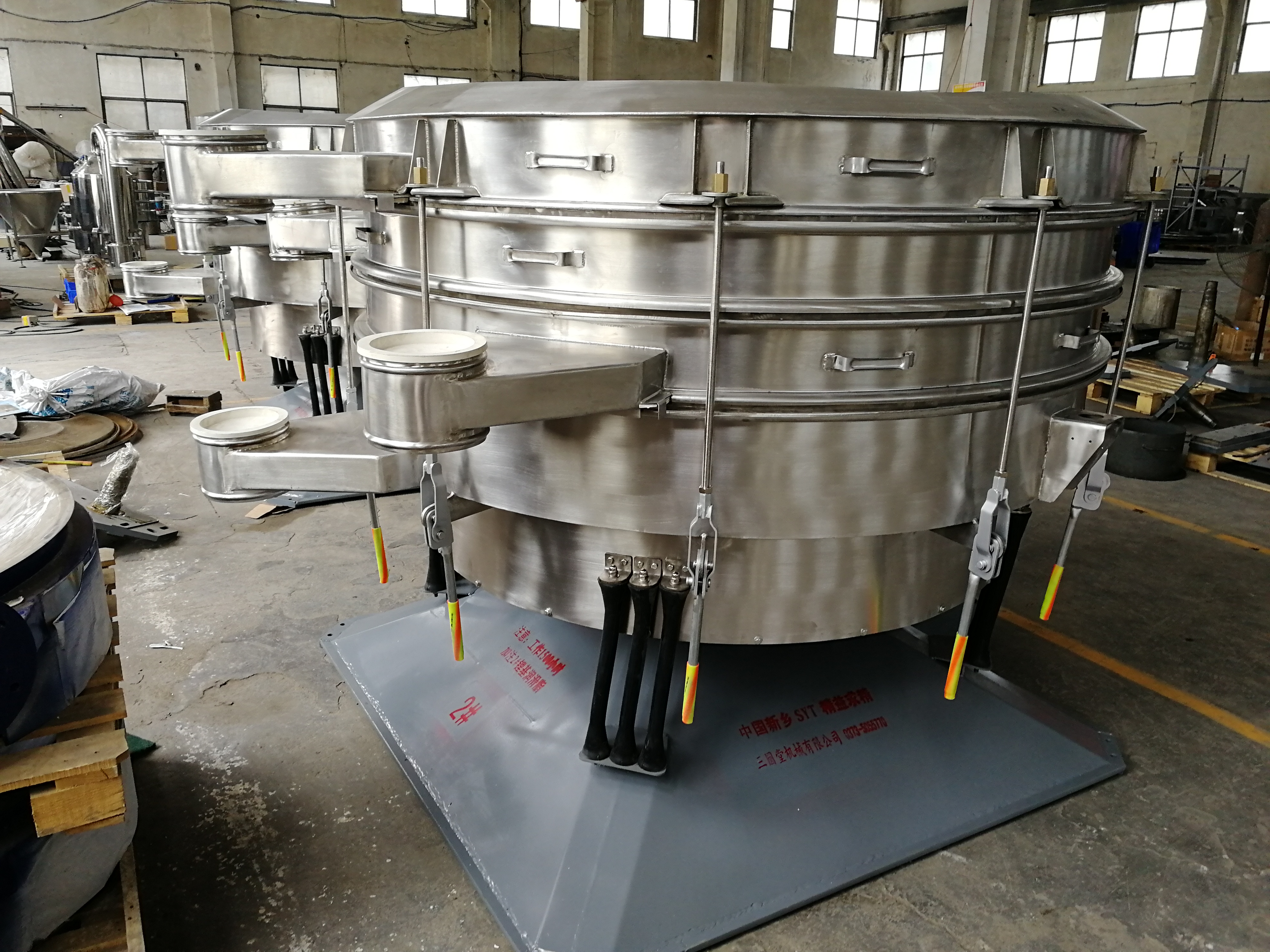 電石粉方形搖擺篩效果更好于其他篩分機(jī)(電石粉塵對(duì)人體有哪些危害)